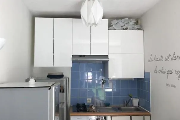 Apartment Studio Terrasse Jardin Vannes, Proximite Port Et Centre Historique, Parking Prive France